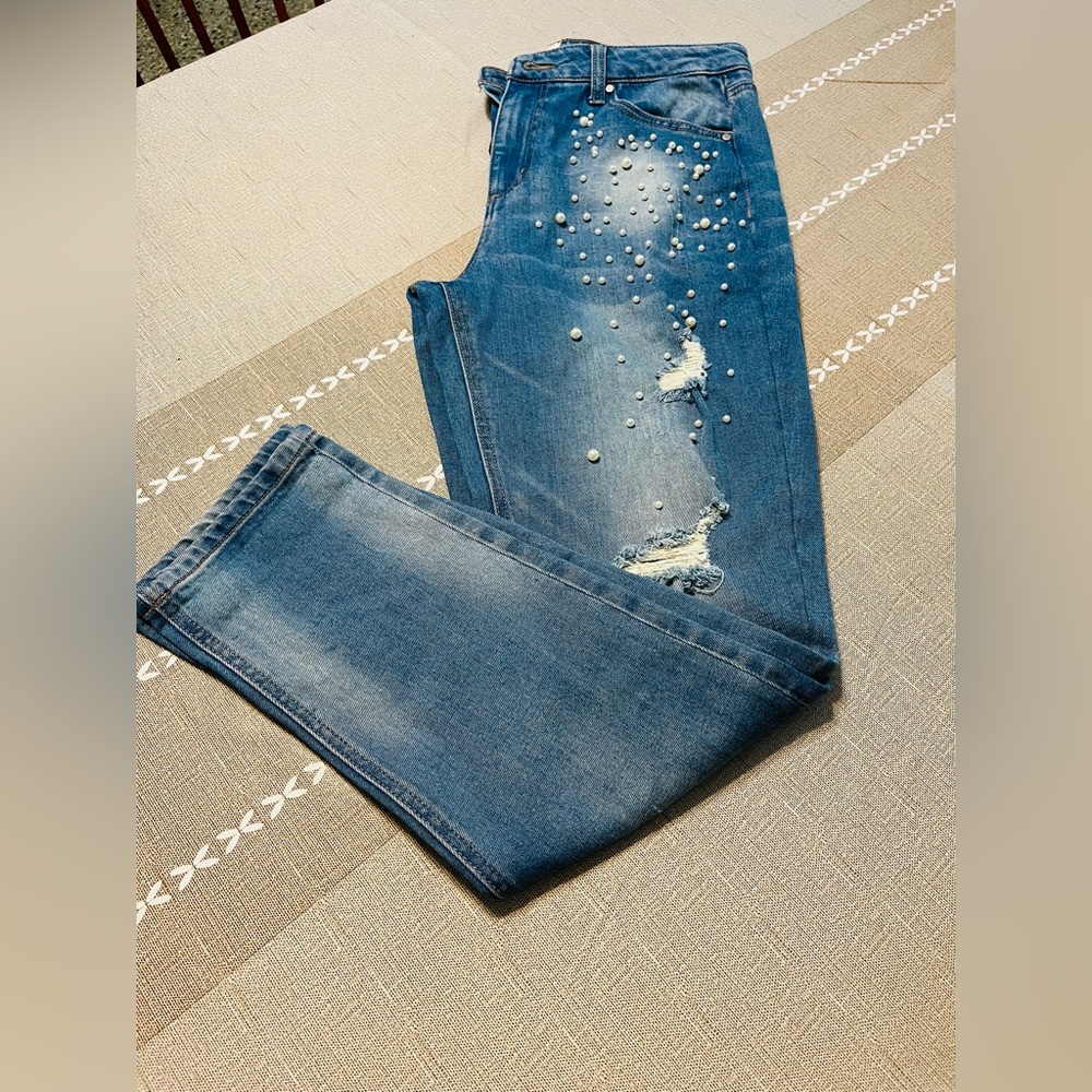 GB Staight leg jeans, pearls and some natural rips.   Size 9